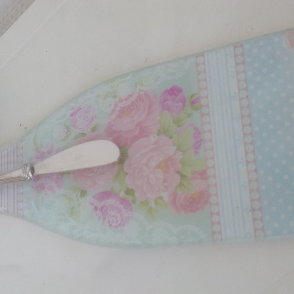 Floral Cheese Board with Spreader 🆕 - Picture 7 of 8